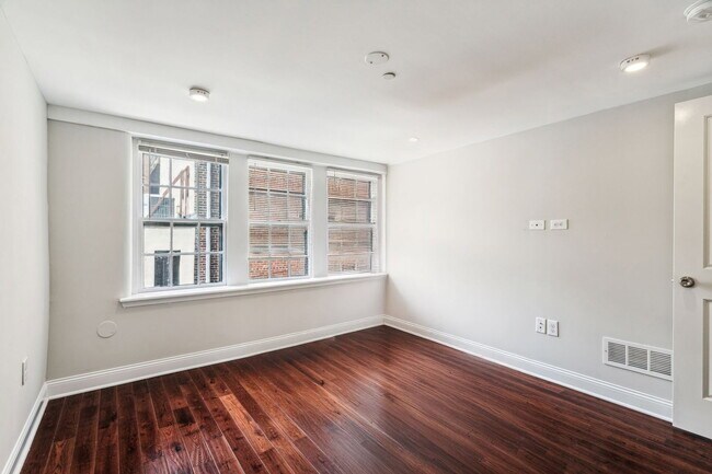 Building Photo - 1721 Pine St