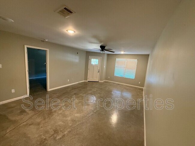 Building Photo - 650 W Monroe Ave