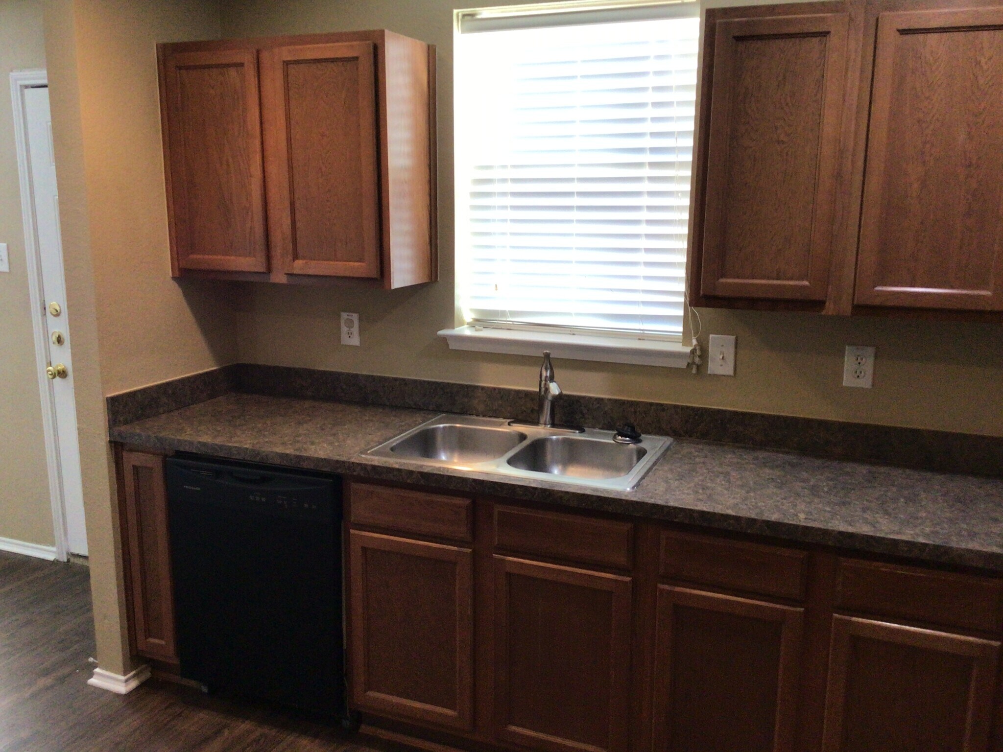 Building Photo - 1333 Gayle St