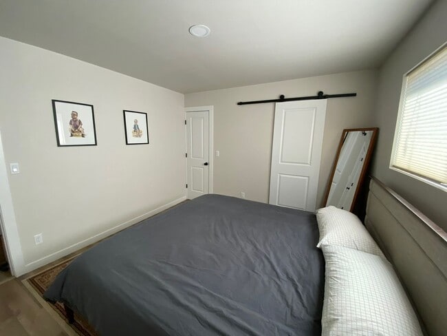 Building Photo - Charming 2-bed, 1-bath home in Sunnyside neighborhood, with private fenced backyard.