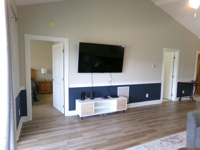 Building Photo - 4879 Dahlia Ct