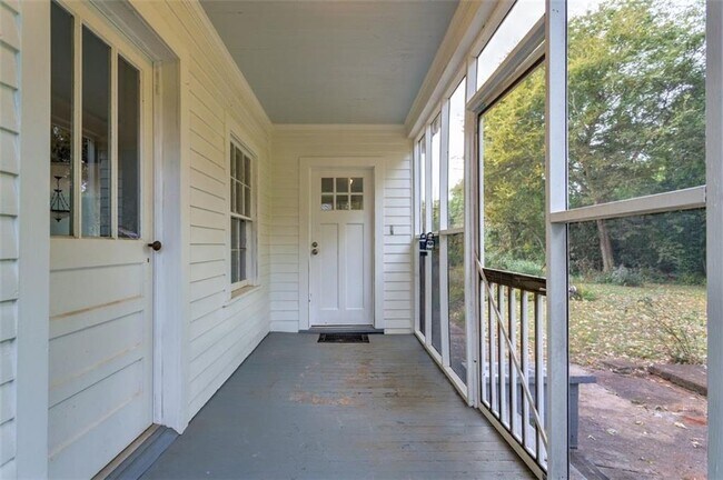 Building Photo - 1987 Knight Ct SE