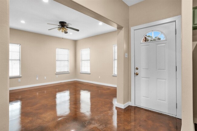 Building Photo - 3129 Molly Dr