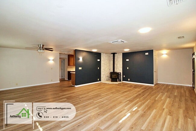 Building Photo - 310 Woodhill Dr