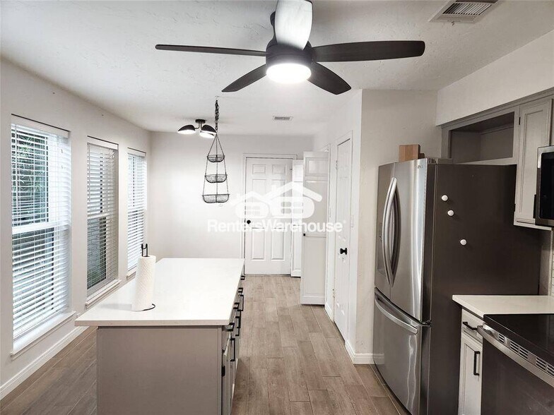 Building Photo - 12800 Briar Forest Dr