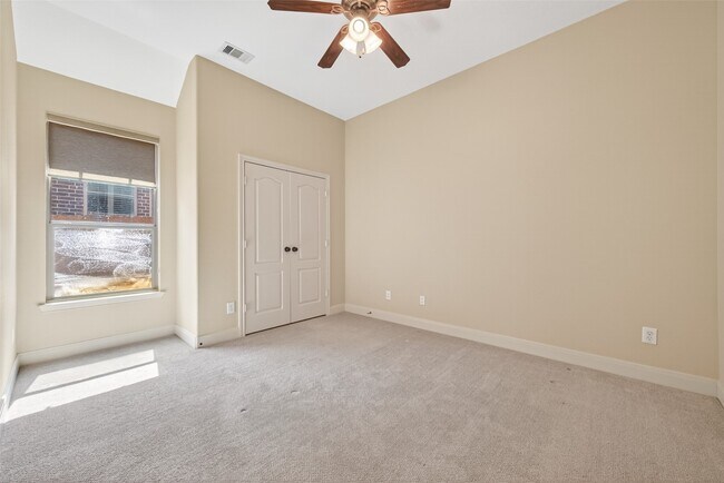 Building Photo - 17311 Quiet Shores Dr