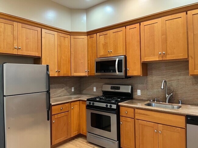 Building Photo - 445 Chestnut St