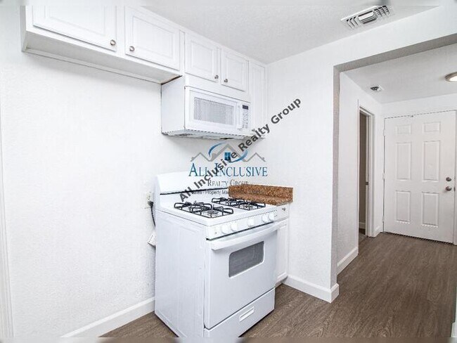 Building Photo - Great 3BD 2 BA home