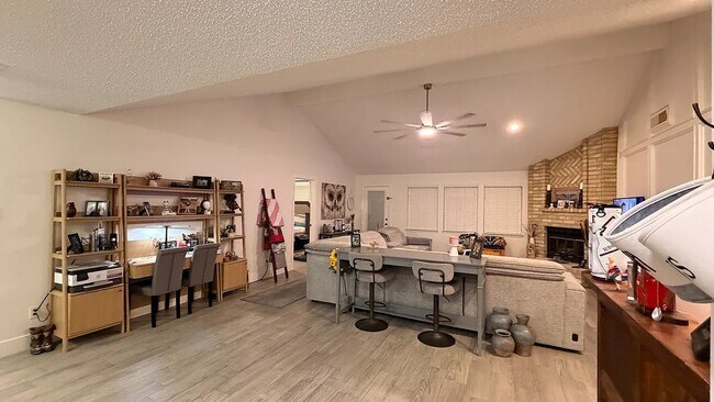 Building Photo - 3211 S Peach Hollow Cir