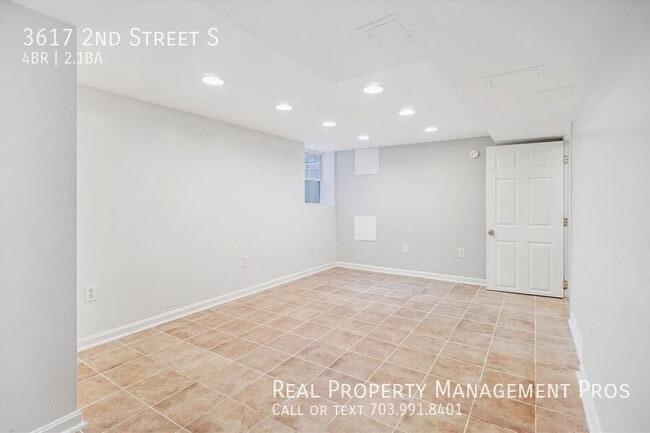 Building Photo - 3617 2nd St S
