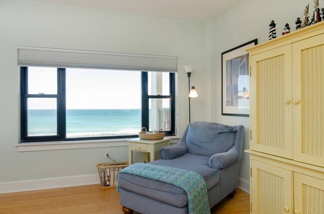 Building Photo - 2400 N Lumina Ave