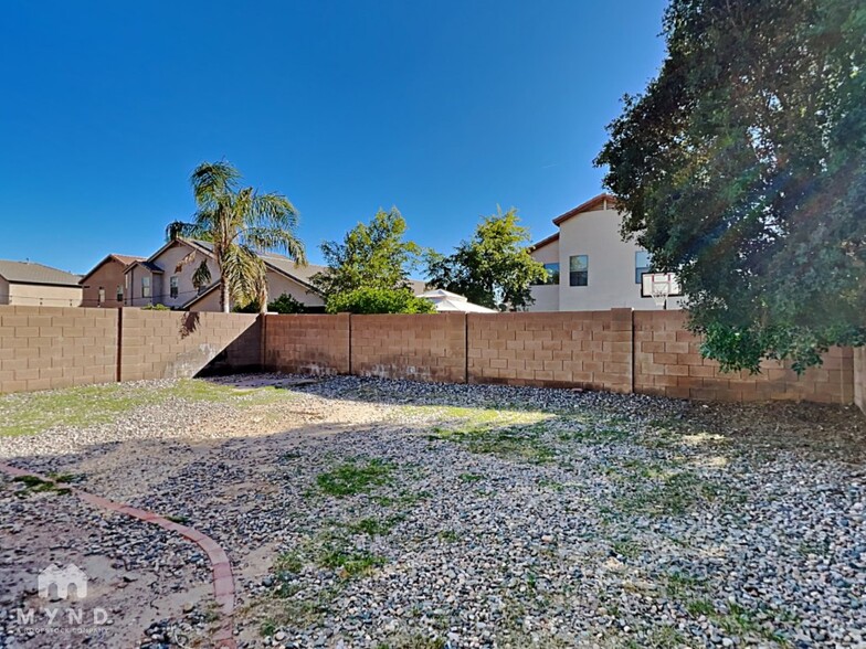 Building Photo - 12325 W El Nido Ln