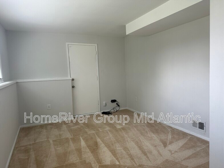 Building Photo - 6002 Ridge View Dr