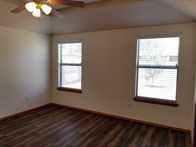 Building Photo - GREAT HOME IN NE CLOVIS NEAR MESA ELEMENTARY