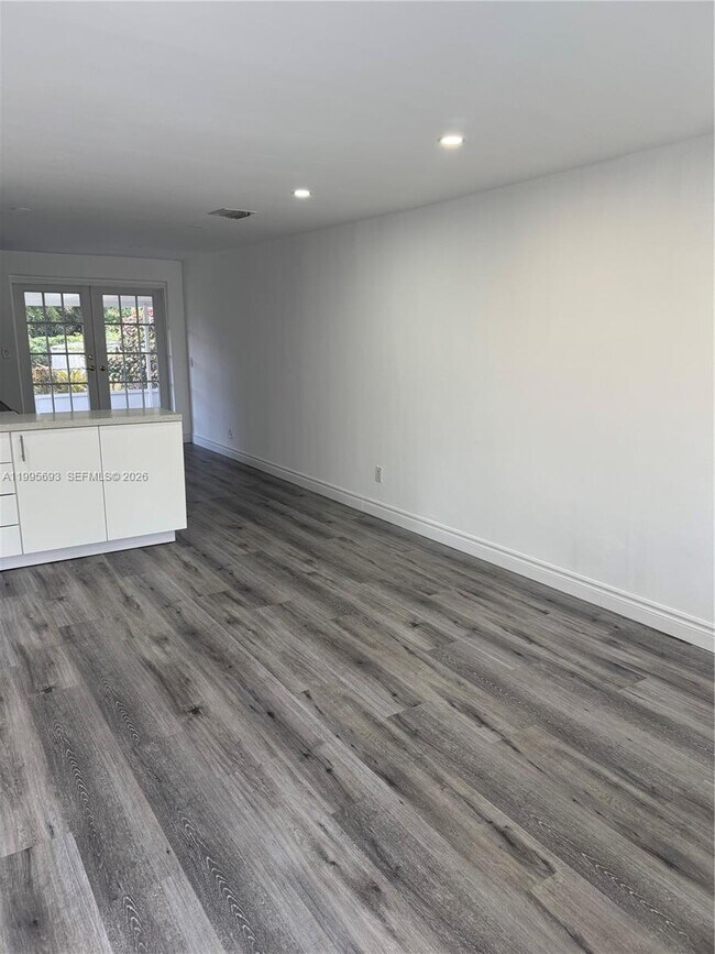 Building Photo - 4020 SW 50th St