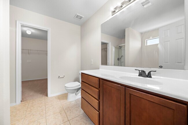 Building Photo - 1418 S Maple Dr