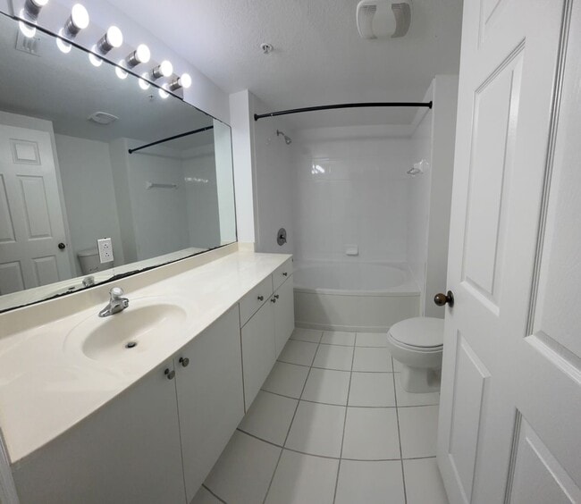 Building Photo - Great Location!  Limited Time Offer: Up to $2,000 Move-In Credit + Free Utility Connection