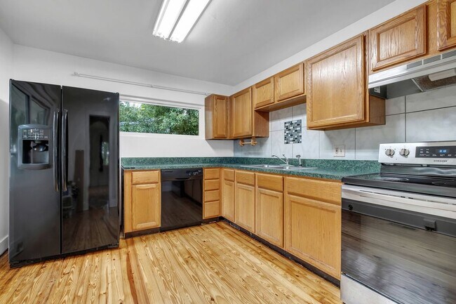 Building Photo - 2208 Escambia Dr