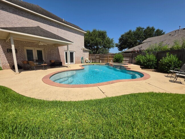 Building Photo - 2409 Deerwood Ct