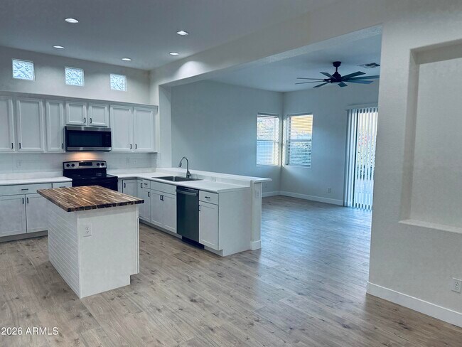 Building Photo - 2119 N Pacey Rd