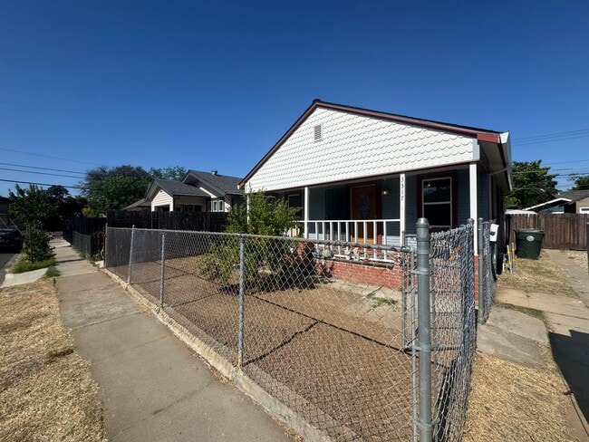 Primary Photo - 2 bedroom | 1 bathroom | Single family in ...