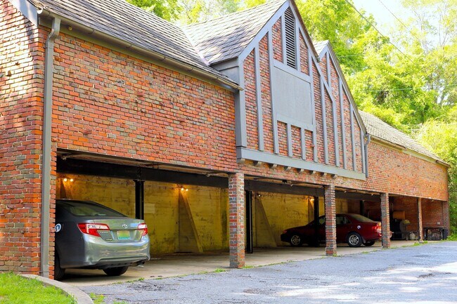 Building Photo - 3222 Country Club Rd