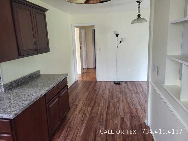 Building Photo - 2863 Marshall St