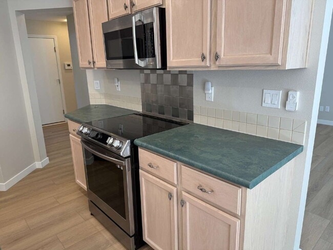 Building Photo - AMAZING Home in Quiet Community Available ...