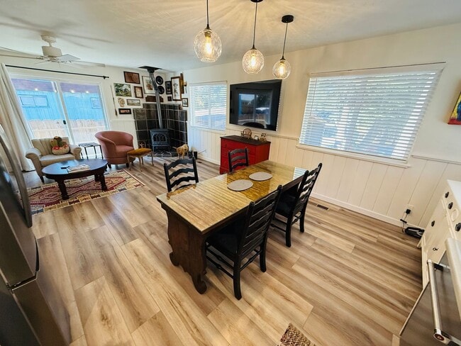 Building Photo - 1676 Bakersfield St