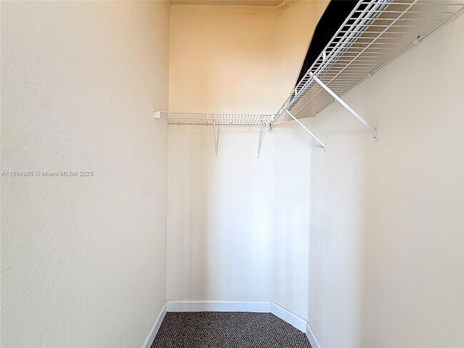 Building Photo - 2935 SE 1st Dr