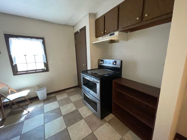 Building Photo - 1108 N Main Ave