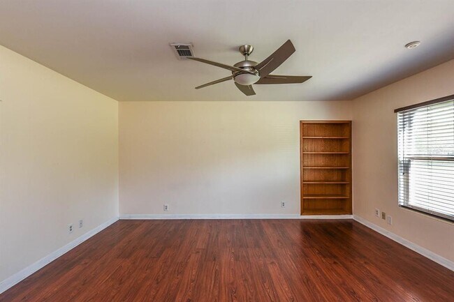 Building Photo - 8710 West Ln