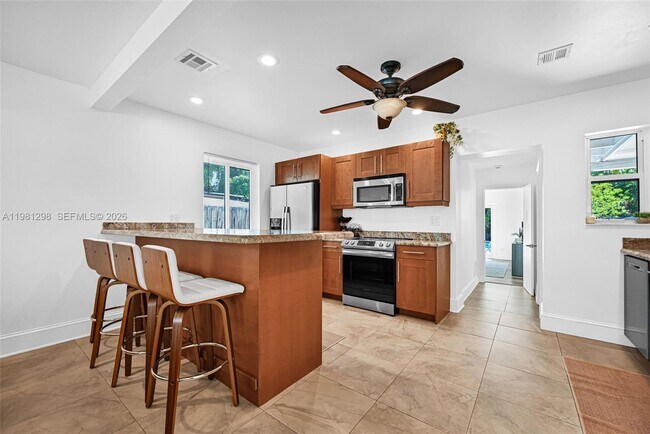 Building Photo - 1328 N Andrews Ave