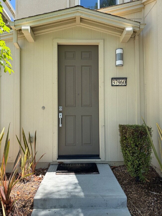 Building Photo - Bright & Spacious 3-Bedroom, 3.5-Bathroom Newark Home with Private Balcony