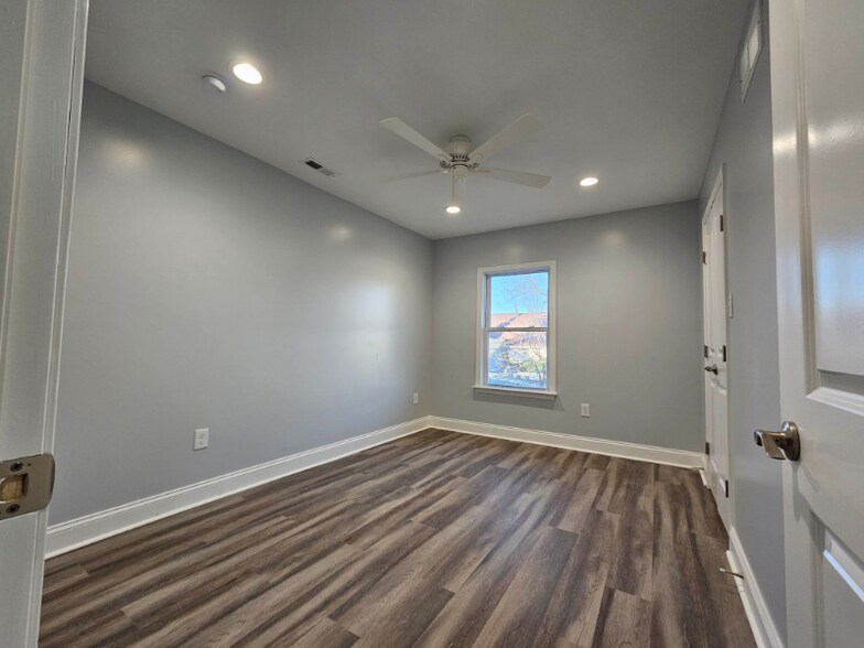 Building Photo - 108 Poplar St