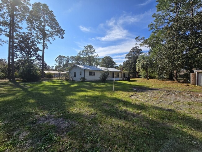 Building Photo - 105 Doris St