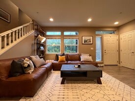 Building Photo - 837 Font Ter