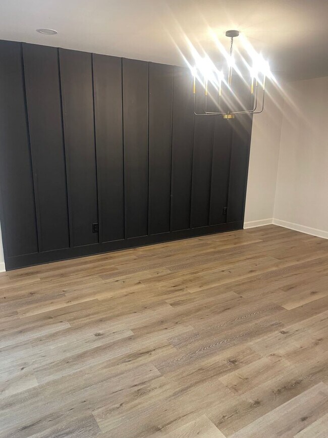 Building Photo - Knoxville 37918 - 2 bedroom, 2.5 bath Townhome - Contact Lisa Vineyard & Shannon Russell (865) 21...