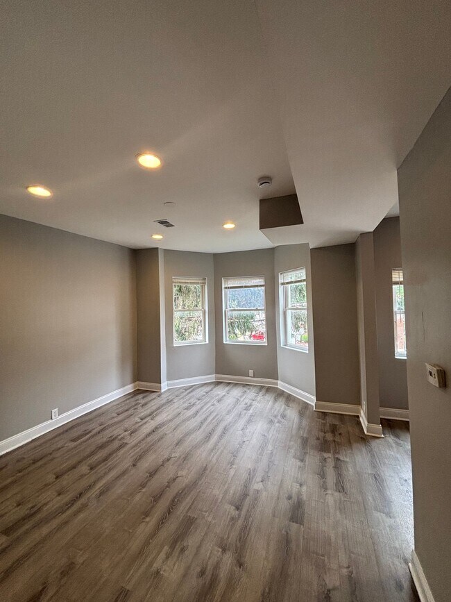 Building Photo - 7053 S Dante Ave