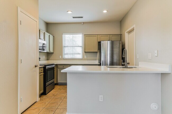 Building Photo - 10746 E Lomita Ave