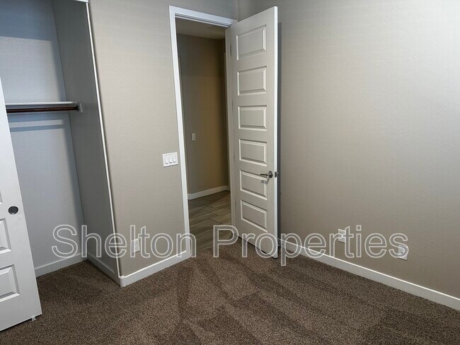 Building Photo - 16562 W Charlotte Dr