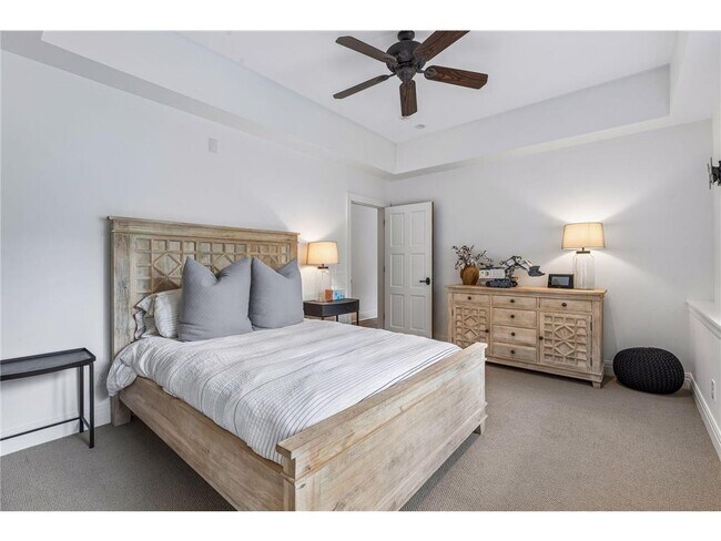Building Photo - 15700 Portico Dr