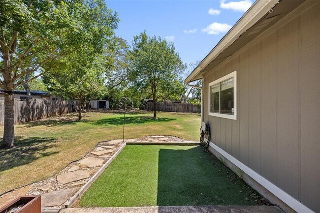 Building Photo - 2808 Firecrest Dr