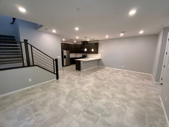 Building Photo - Townhouse in Summerlin North