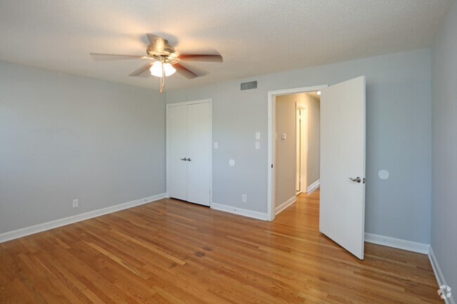 Building Photo - Townhomes at Little Creek