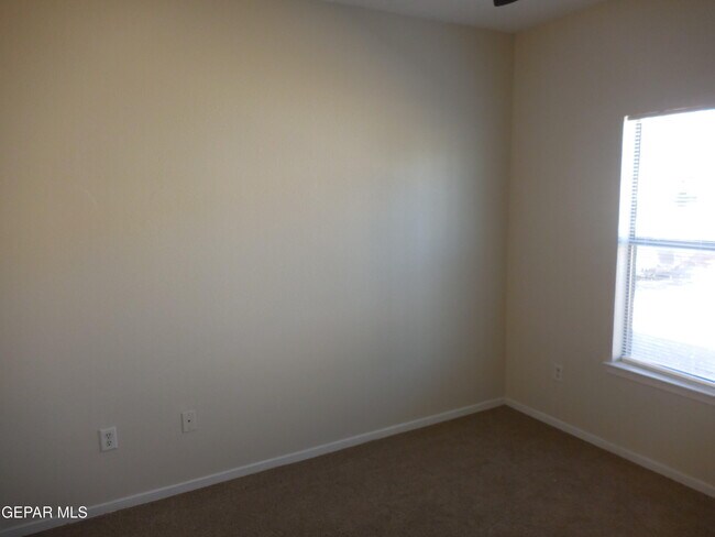 Building Photo - 14741 Calhoun Dr