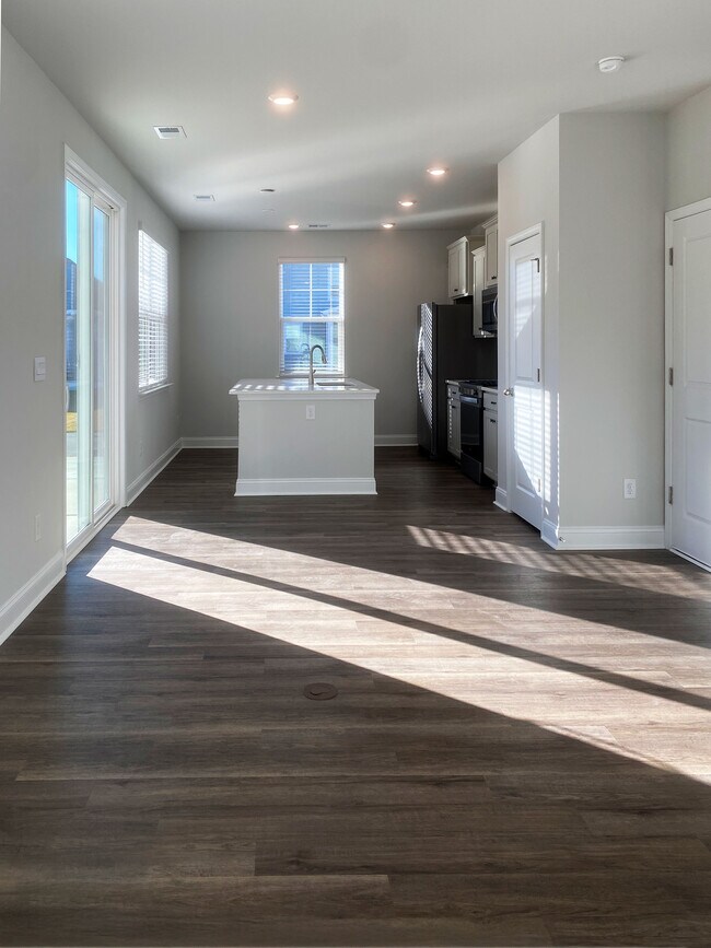 Building Photo - 7047 Shooting Star Way