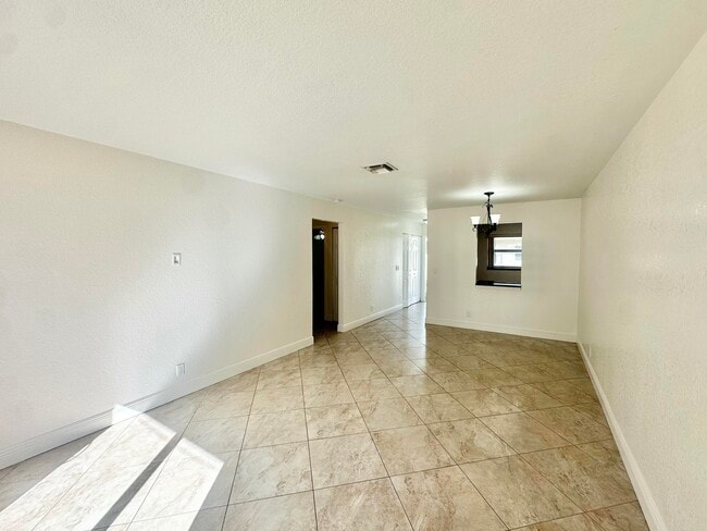 Building Photo - 3434 State St