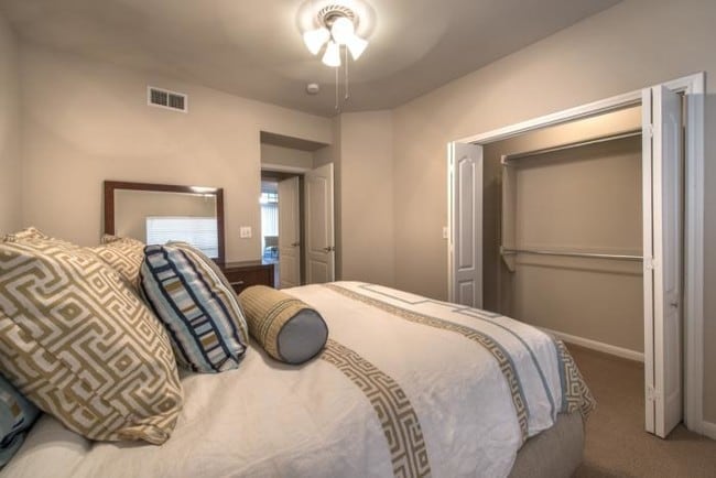Building Photo - 2 bedroom in Dallas TX 75204
