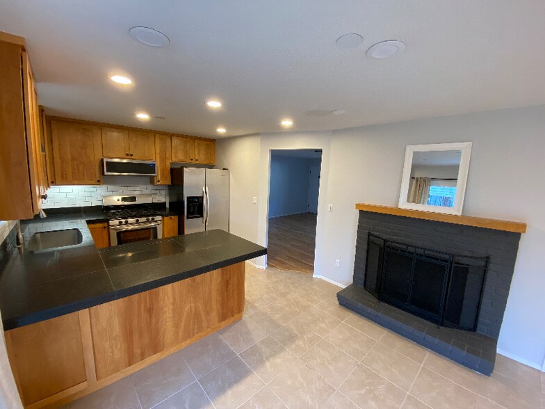 Building Photo - 10375 SW Johnson St